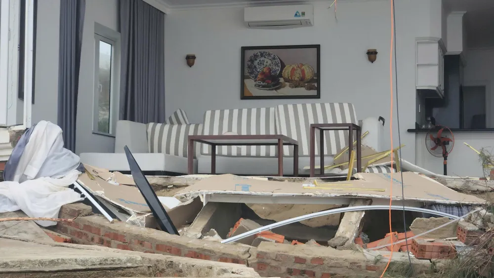 Sở Xây dựng Hà Tĩnh nói gì về vụ nhiều căn villa sát biển đổ sập sau bão số 10? - Ảnh 18
