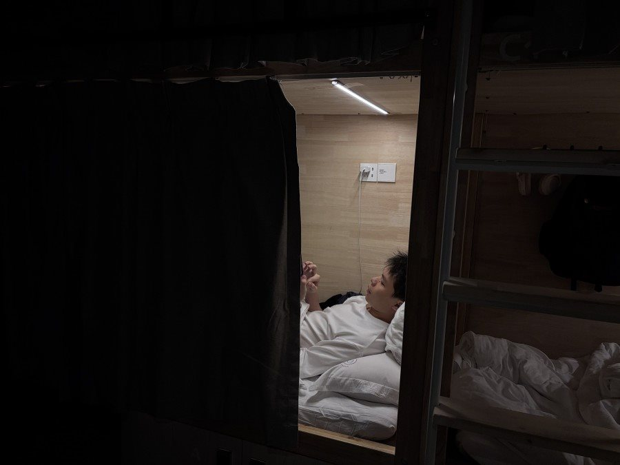 Thế hệ trẻ 'bèo dạt mây trôi' ở Trung Quốc: Tốt nghiệp ra trường đi bán hàng rong, thường xem bói, cầu khấn tâm linh để tìm việc - Ảnh 7