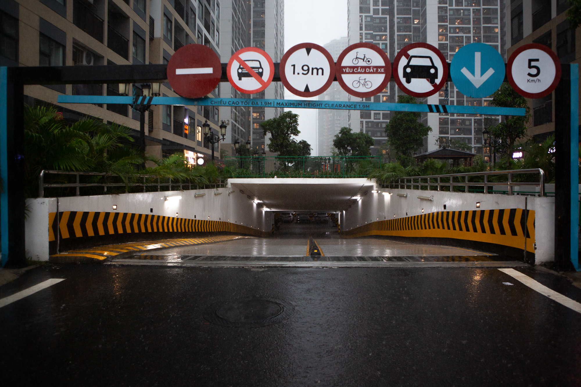 Thay bạn xem nhà ngày mưa bão: Geleximco hoá làng chài, Vinhomes Smart City vẫn thông thoáng - Ảnh 10