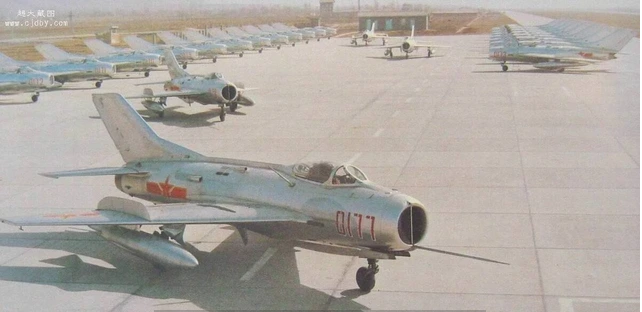 Trung Quốc "biến rác thành vàng", tái tạo máy bay chiến đấu từ những năm 1950 thành UAV - Ảnh 3