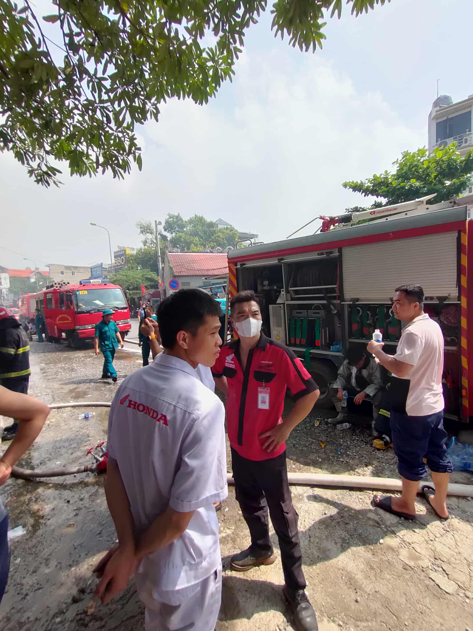 Hà Nội: Cháy lớn tại 1 siêu thị điện máy - Ảnh 1