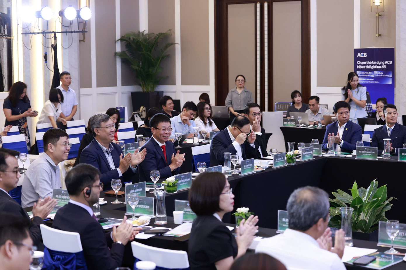 Phó Thống đốc NHNN Phạm Tiến Dũng: Không thể để “mua vé tàu hết 15.000 đồng mà chi phí xử lý giao dịch mất tới 1.000 đồng" - Ảnh 2