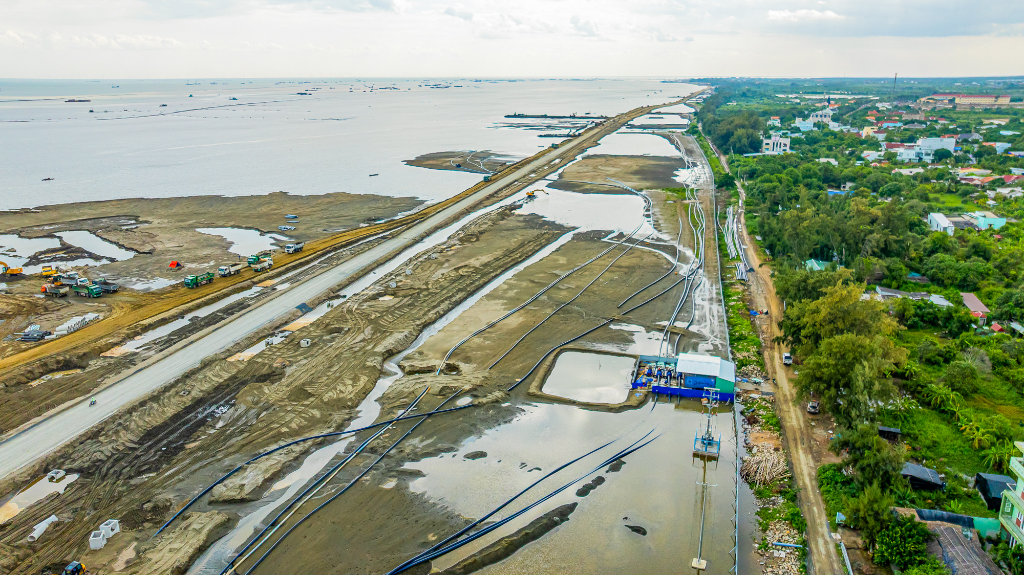 Thay bạn đi xem công trường đại lộ rộng 120 m, dài 8 km ở siêu dự án lấn biển lớn nhất Việt Nam của Vinhomes - Ảnh 8