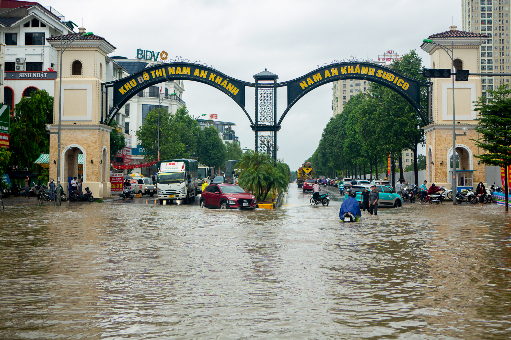 Toàn cảnh lô đất sắp được xây 6 tòa chung cư ở khu nhà giàu Hà Nội cứ mưa lớn là ngập - Ảnh 7