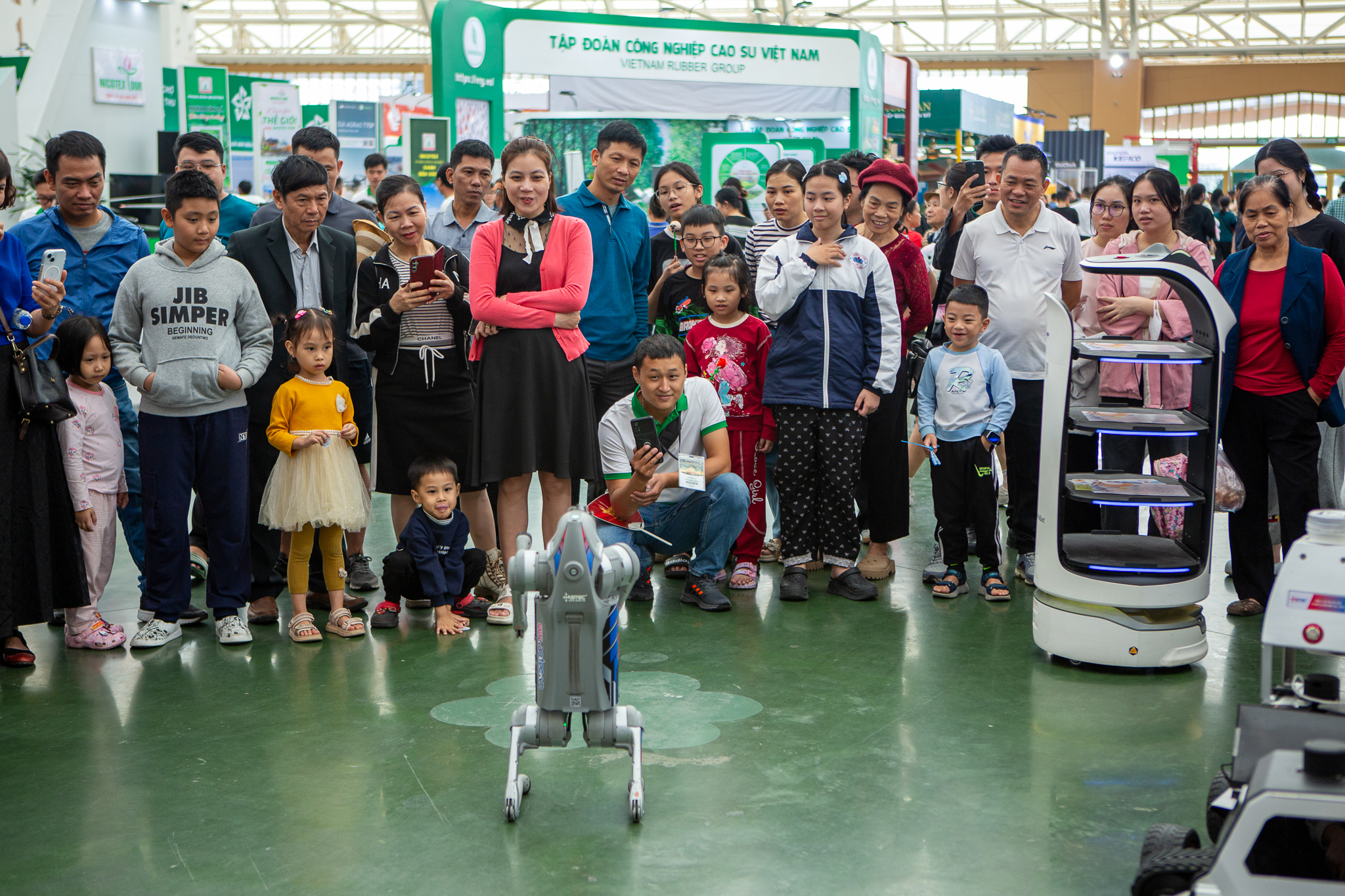 Sau 2 năm khởi công, dự án "hot" nhất của tỷ phú Phạm Nhật Vượng tại Hà Nội giá đã tăng gần gấp đôi, hạ tầng xung quanh đầy bất ngờ - Ảnh 8