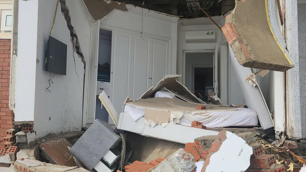 Sở Xây dựng Hà Tĩnh nói gì về vụ nhiều căn villa sát biển đổ sập sau bão số 10? - Ảnh 20