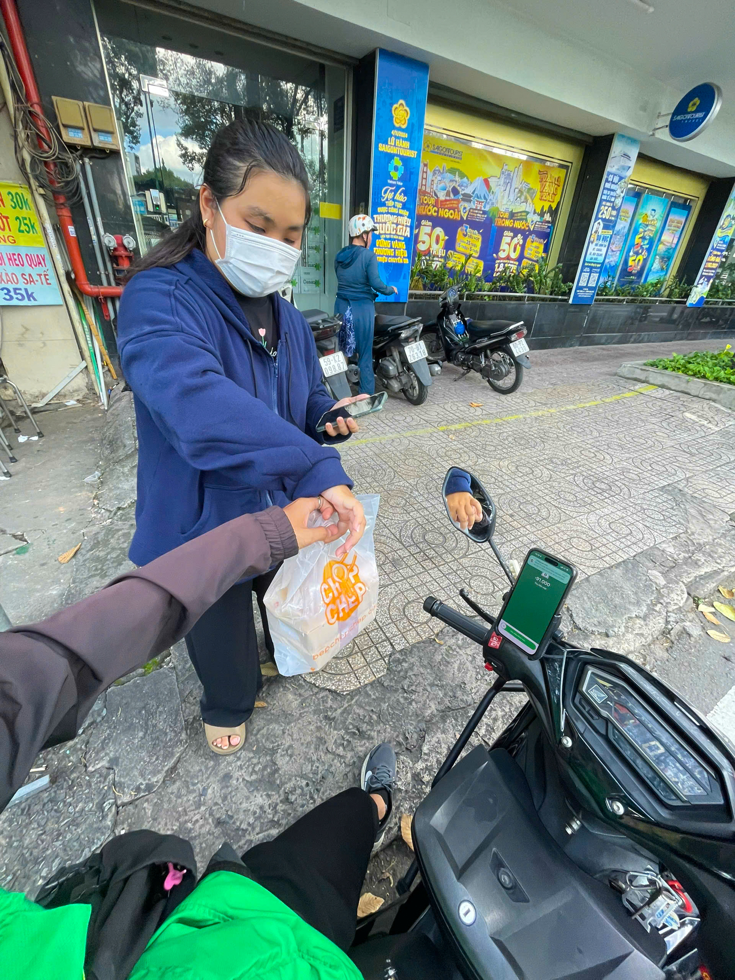 Xanh SM Ngon nhập cuộc: Cuộc đua giao đồ ăn thêm khốc liệt, thế song mã của GrabFood - ShopeeFood có lung lay? - Ảnh 10