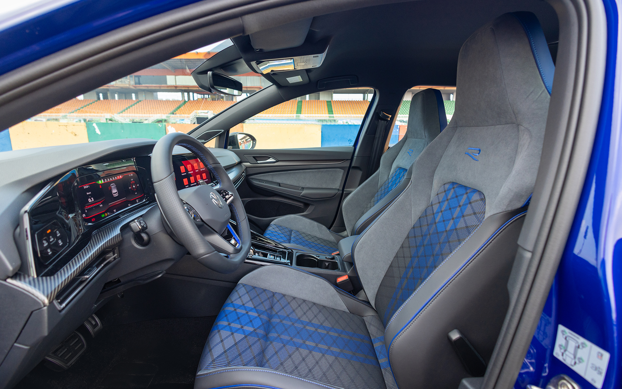 Volkswagen Golf ra mắt Việt Nam: Giá từ 798 triệu đồng, 6 phiên bản, mạnh nhất gần 320hp, thách thức Civic - Ảnh 13