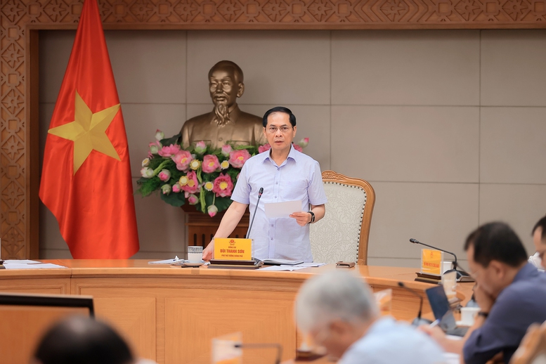 Phó Thủ tướng Bùi Thanh Sơn chủ trì họp rà soát tiến độ các dự án trọng điểm ngành năng lượng - Ảnh 3