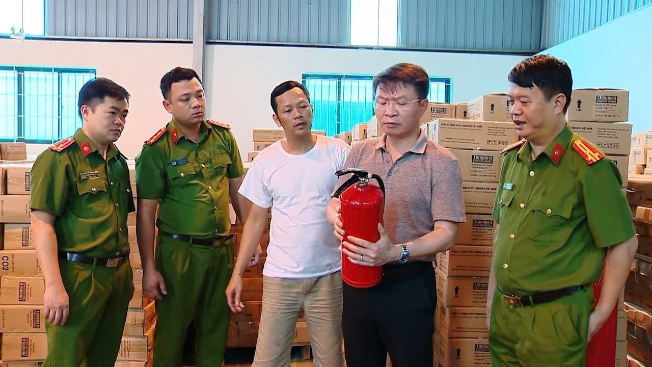 Khởi tố vụ sản xuất 2,2 triệu bình chữa cháy giả, trị giá hơn 800 tỷ đồng - Ảnh 2