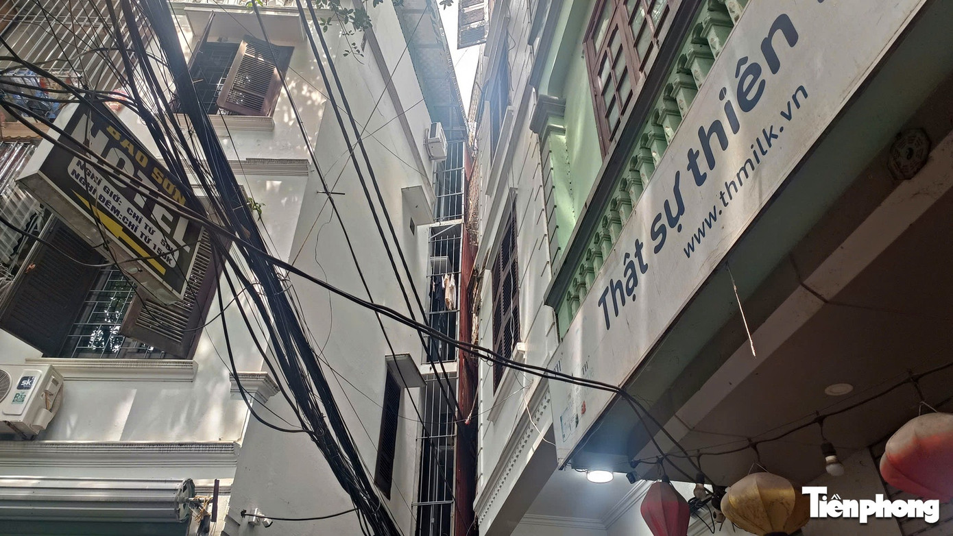 Từ vụ cháy 5 người tử vong ở Hà Nội: Ngõ nhỏ, 'chuồng cọp' bủa vây, cứu hộ gặp khó - Ảnh 13