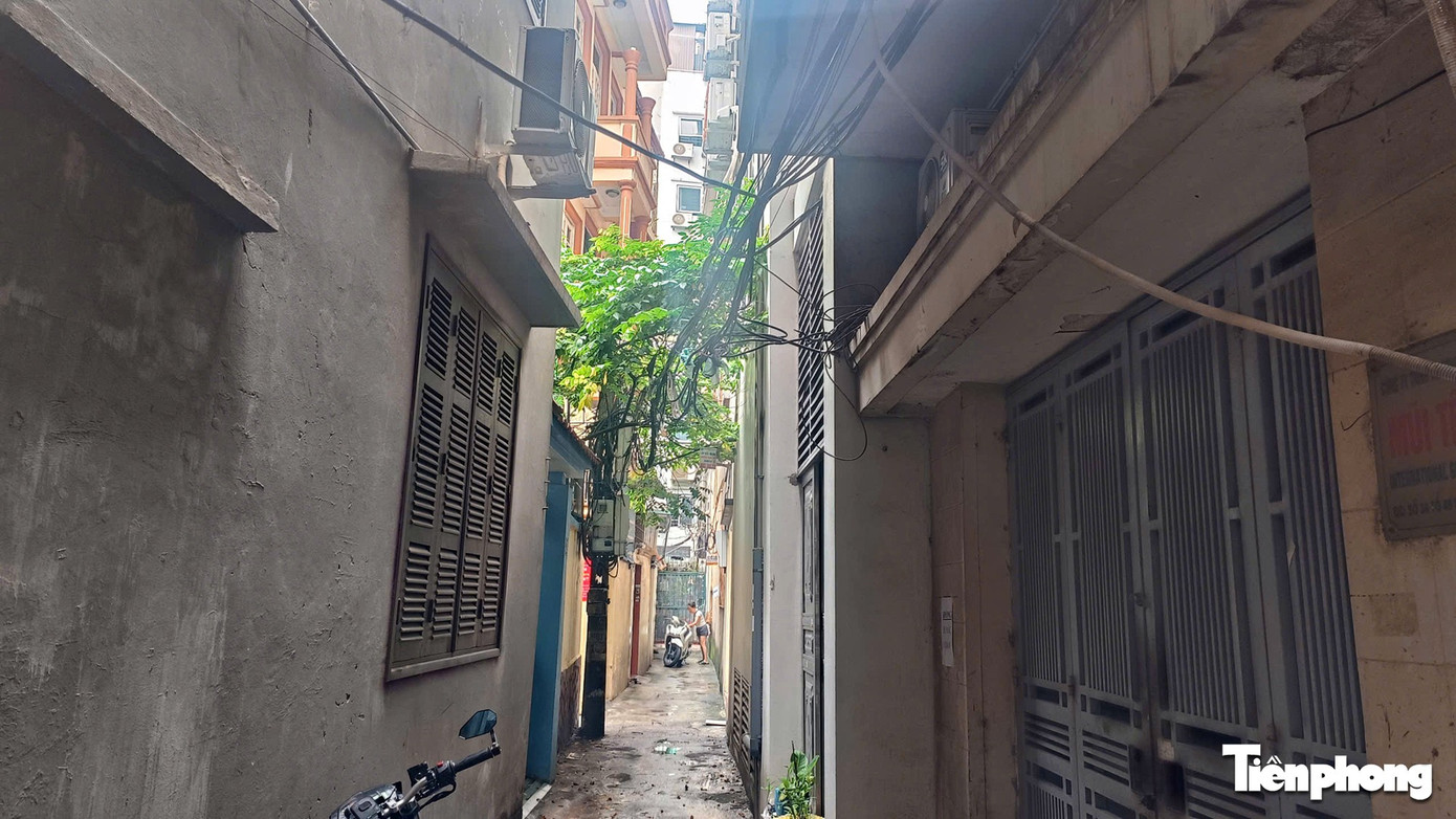 Từ vụ cháy 5 người tử vong ở Hà Nội: Ngõ nhỏ, 'chuồng cọp' bủa vây, cứu hộ gặp khó - Ảnh 2