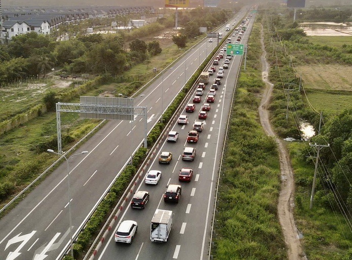 Hôm nay 9-10, lắp rào tôn để thi công mở rộng đường cao tốc TP HCM-Long Thành-Dầu Giây - Ảnh 1