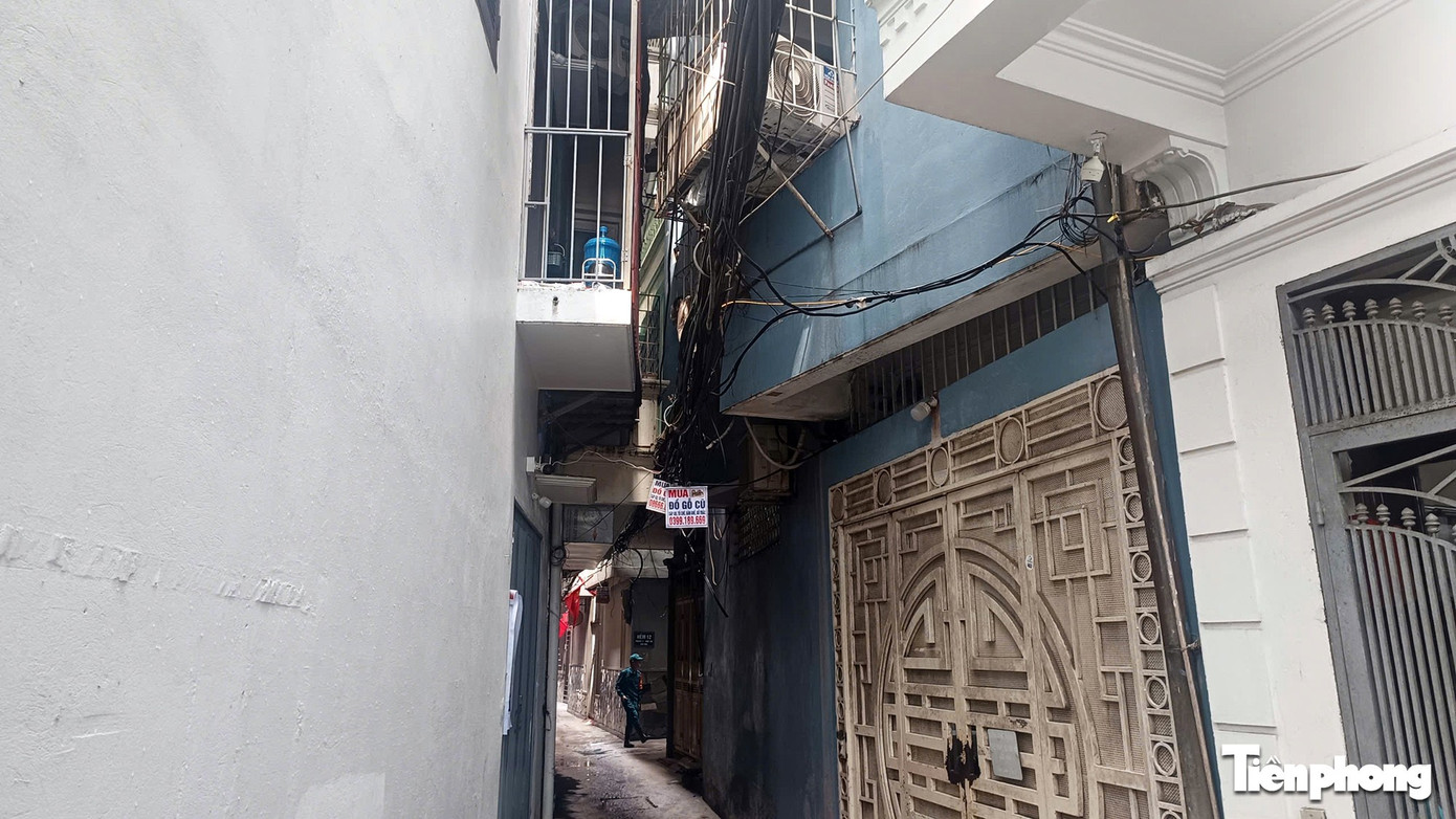 Từ vụ cháy 5 người tử vong ở Hà Nội: Ngõ nhỏ, 'chuồng cọp' bủa vây, cứu hộ gặp khó - Ảnh 3