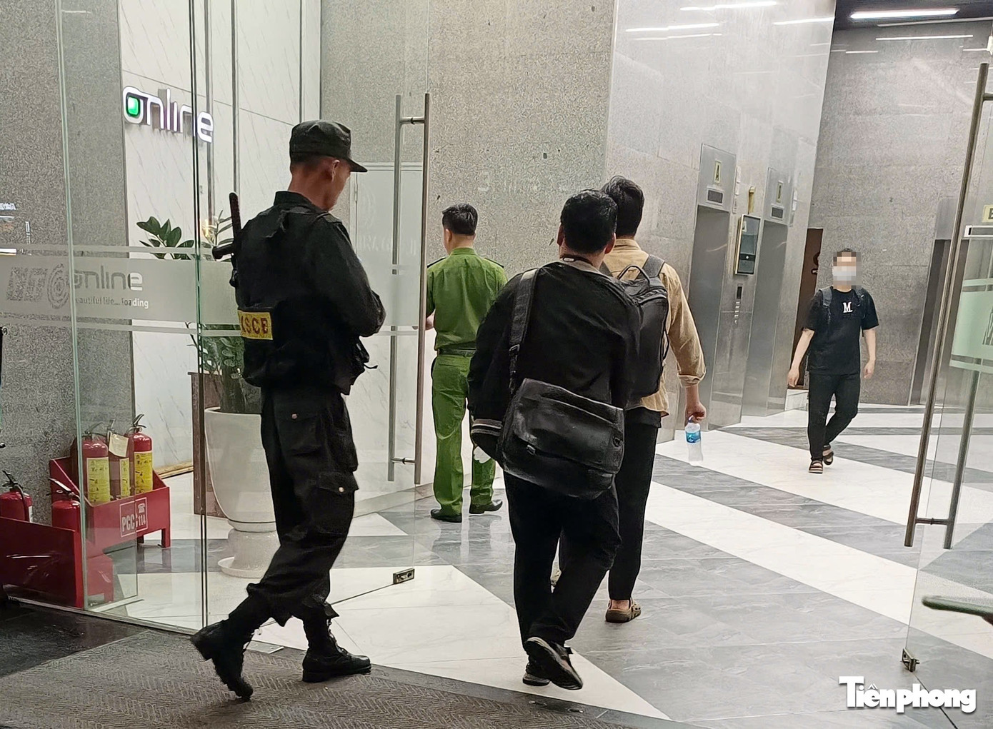 Bắt giam Shark Bình, tạm giữ 597 cây vàng, 18 sổ đỏ - Ảnh 2