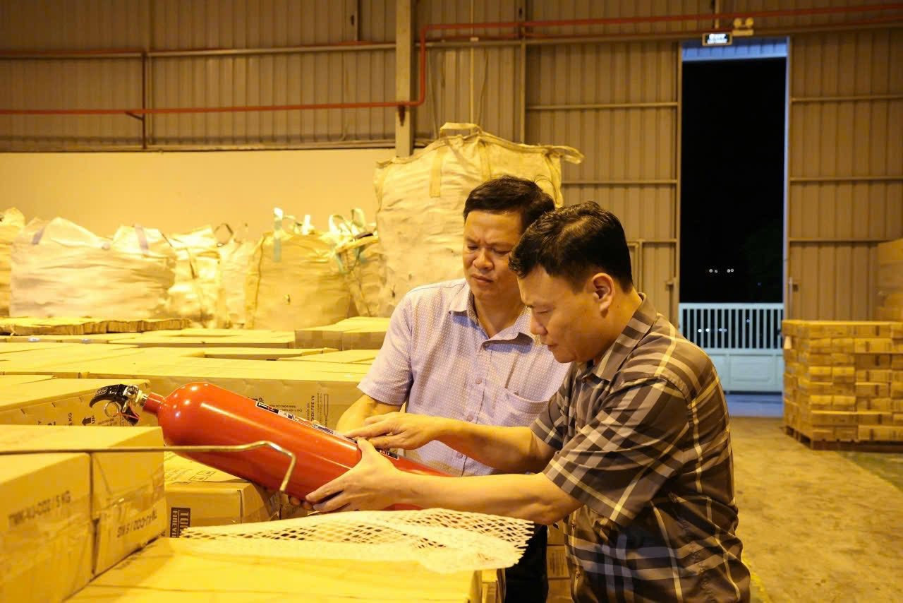 Khởi tố vụ sản xuất 2,2 triệu bình chữa cháy giả, trị giá hơn 800 tỷ đồng - Ảnh 3