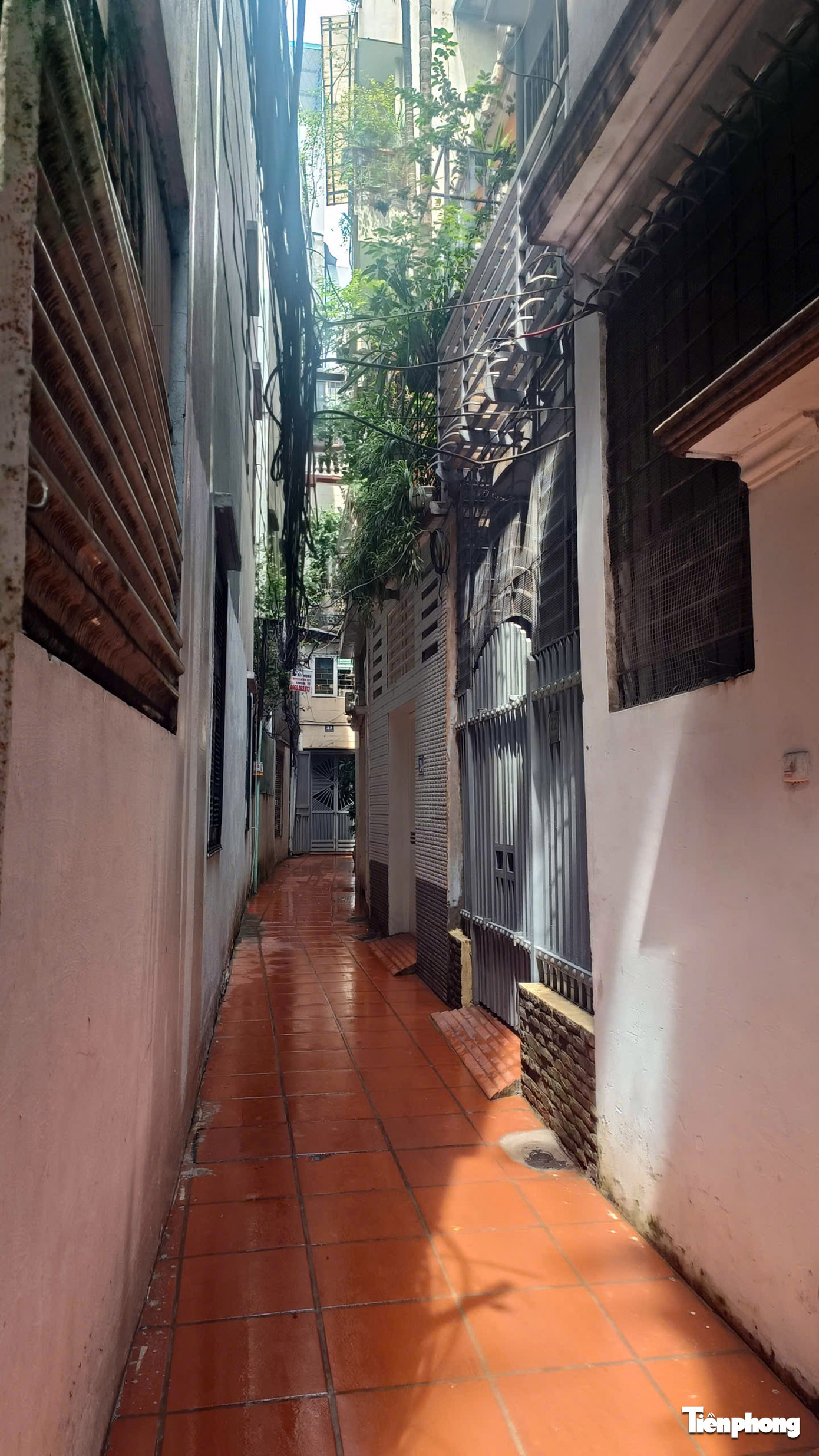 Từ vụ cháy 5 người tử vong ở Hà Nội: Ngõ nhỏ, 'chuồng cọp' bủa vây, cứu hộ gặp khó - Ảnh 4