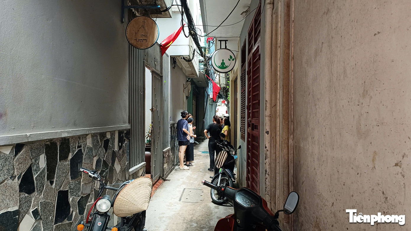 Từ vụ cháy 5 người tử vong ở Hà Nội: Ngõ nhỏ, 'chuồng cọp' bủa vây, cứu hộ gặp khó - Ảnh 9