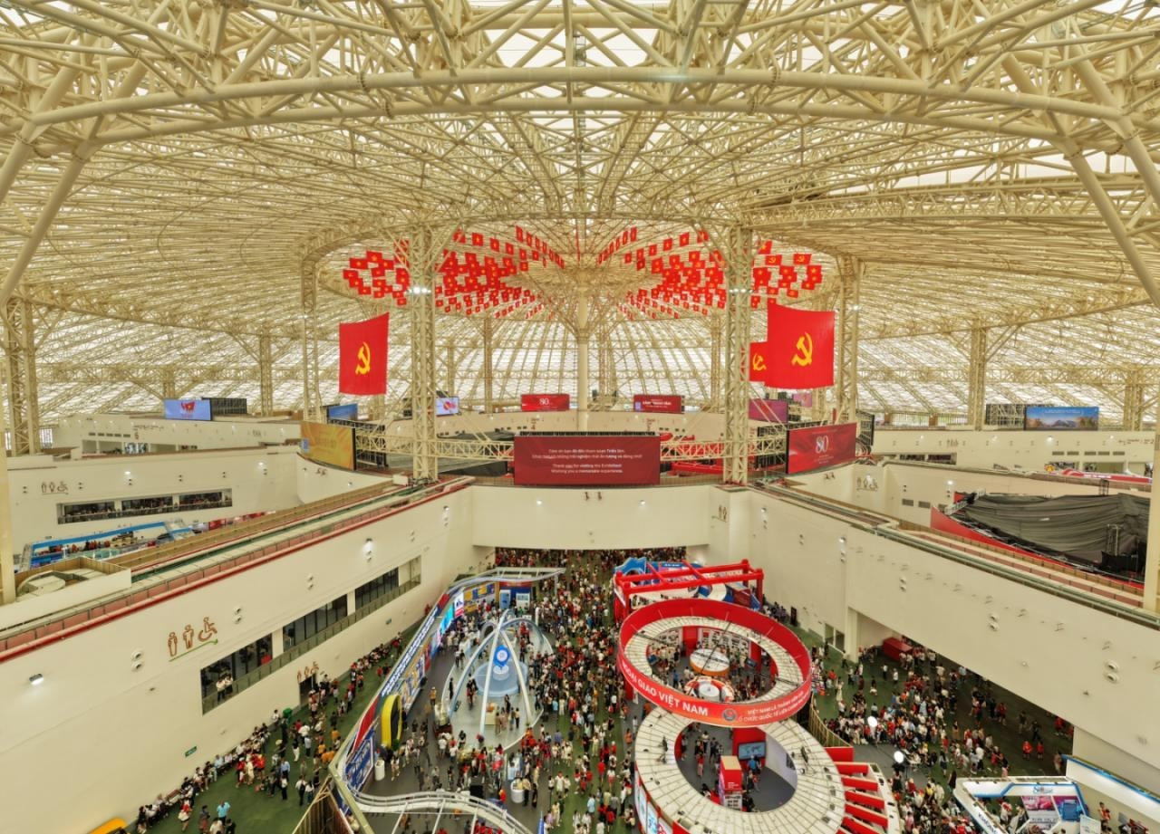 Ai thực sự đứng sau 'vòm thép thế kỷ' của Trung tâm Triển lãm Việt Nam? - Ảnh 1