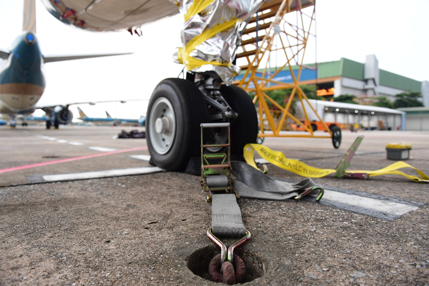 Bộ Xây dựng kích hoạt phương án khẩn, ứng phó bão số 12 - Ảnh 2