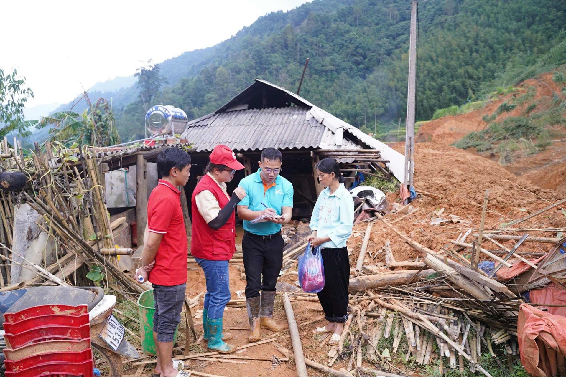 NÓNG: Khẩn cấp chi trả một khoản tiền cho người dân bị thiệt hại bởi bão số 10 Bualoi - Ảnh 3