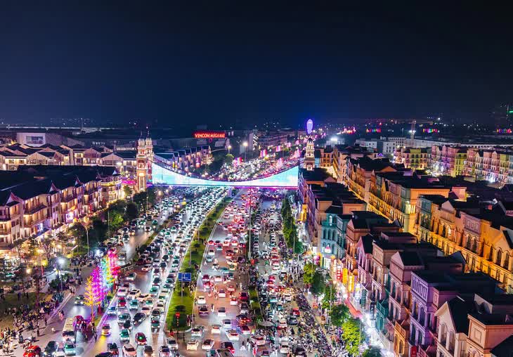 Điều gì nằm đằng sau hành động Vincom Retail bán hết Vincom Nguyễn Chí Thanh? - Ảnh 1