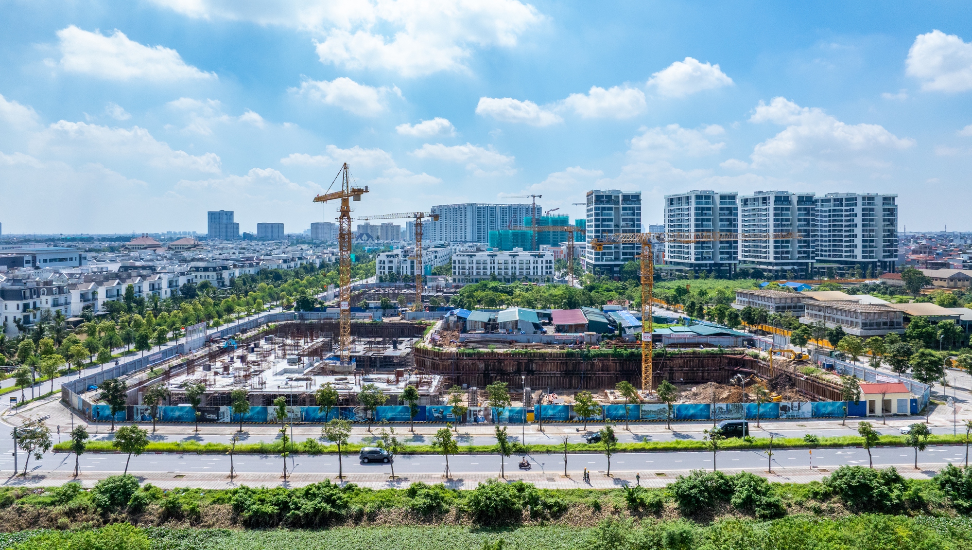 Soi tiến độ hai dự án hàng hiệu Noble Crystal của Sunshine Group tại Hà Nội - Ảnh 5