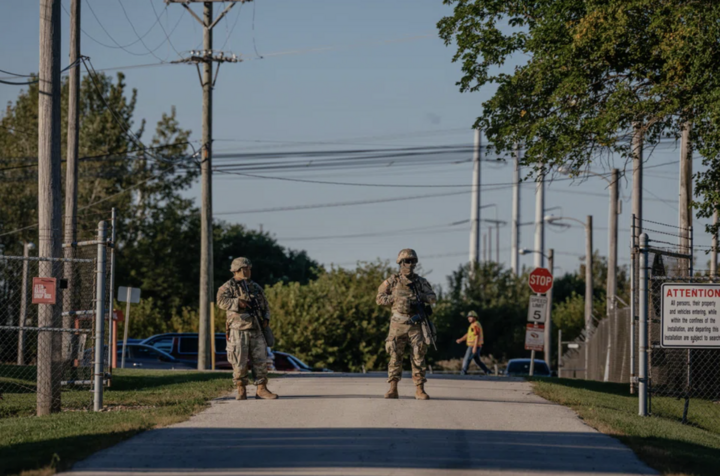 Ông Trump ký lệnh trả lương cho quân nhân Mỹ trong thời gian chính phủ đóng cửa - Ảnh 1