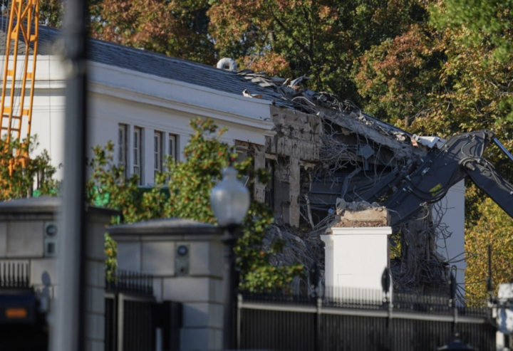 Ông Trump phá dỡ một phần Nhà Trắng, xây phòng khiêu vũ 250 triệu USD - Ảnh 1