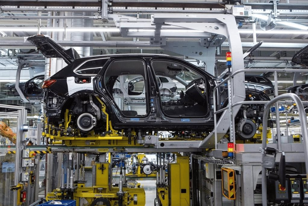 Được ví như ‘Detroit của châu Âu’, quốc gia sản xuất ô tô bình quân đầu người lớn nhất thế giới đối mặt loạt ‘đá tảng’, chuyên gia cảnh báo chính phủ đang ‘tự bắn vào chân’ - Ảnh 1