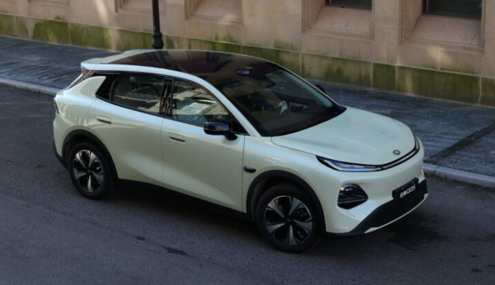 Hãng xe xây nhà máy tại Huế mở đơn đặt hàng mẫu SUV điện cỡ nhỏ sạc nhanh chỉ 15 phút: Một lần sạc đi hơn 500 km, giá khởi điểm hơn 400 triệu đồng - Ảnh 1