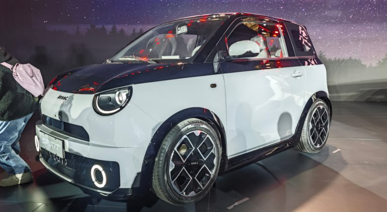 Wuling chính thức ra mắt mẫu xe điện 'anh em' của Mini EV: Giá khởi điểm chưa đến 150 triệu đồng, 1 lần sạc đi 220 km - Ảnh 1