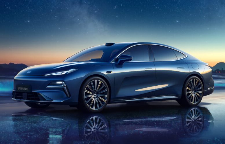 Hãng xe xây nhà máy tại Thái Bình nhá hàng sedan giá rẻ mới: Kích thước ngang cỡ Toyota Camry, hệ thống hybrid NordThor AI 2.0 mới - Ảnh 1