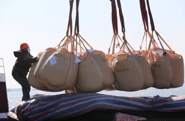 Ukraine bất ngờ đưa hàng trăm tấn hàng vào Việt Nam chỉ trong 1 tháng: Thuế nhập khẩu 0%, nước ta đứng top tiêu thụ trên thế giới - Ảnh 1