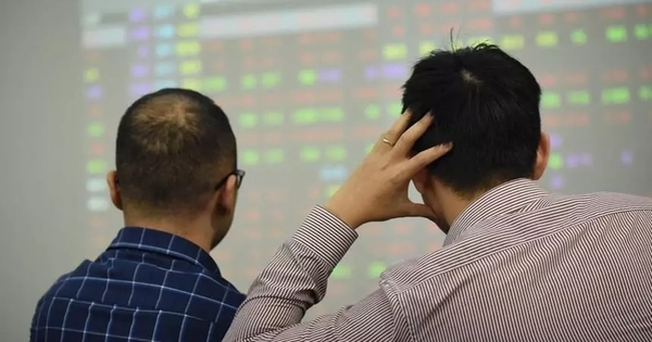 Tiền vào chứng khoán giảm mạnh