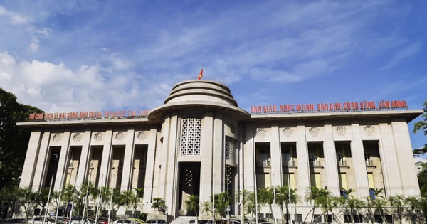 Phiên 1/10: Ngân hàng Nhà nước bán thêm ngoại tệ can thiệp, tỷ giá USD vẫn kịch trần