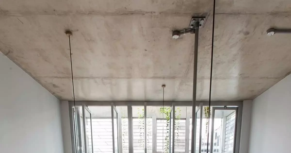 Nhà phố 280m2 sử dụng khoảng thông tầng để làm thoáng