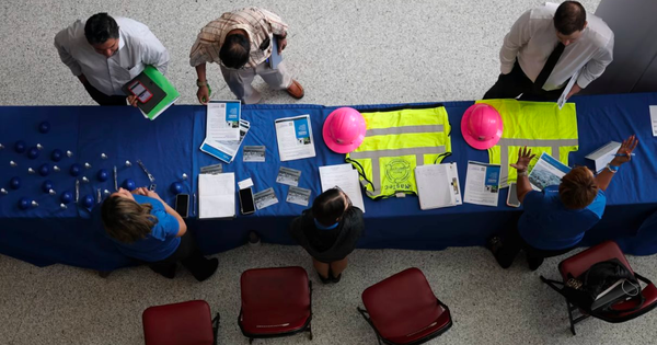 Kinh tế Mỹ bất ngờ 'mất' 32.000 việc làm chỉ trong 1 tháng: Mối lo ngại của Fed ngày càng phình to, khả năng tiếp tục hạ lãi suất lại tăng