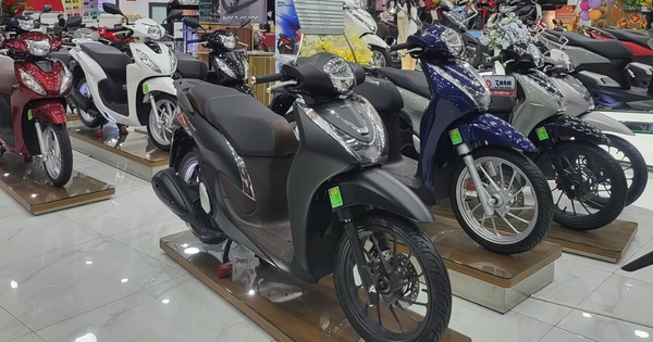 Xe máy Honda khuyến mại lớn: Tặng cả điện thoại, tai nghe, một mẫu xe tay ga nhận ưu đãi chưa từng có