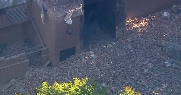 Nổ lớn gây đổ sập một phần chung cư 20 tầng ở New York