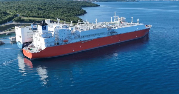 Đang mua hàng tỷ mét khối khí đốt Nga, một khách ruột của Moscow vừa chốt đơn mua LNG 'khủng' chưa từng có với châu Âu