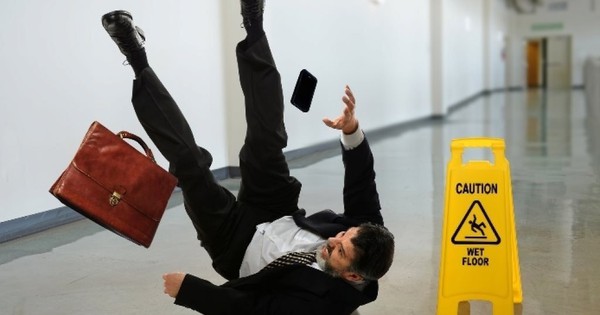Gần 4% công ty bị "nhốt sàn", cổ đông ồ ạt bán tháo, doanh nghiệp ra động thái mới
