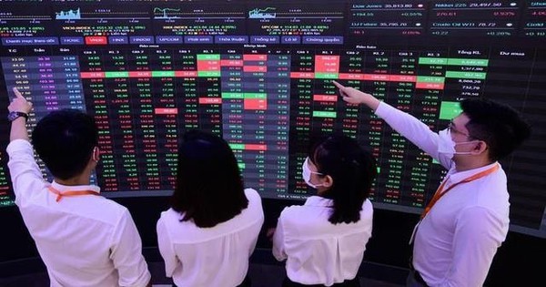 Nhóm chứng khoán đua nhau bùng nổ trước "giờ G" nâng hạng, những cổ phiếu nào dự báo hút dòng tiền lớn?