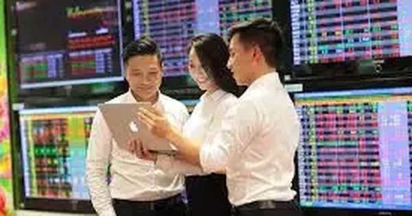 VN-Index tăng gần 50 điểm, cổ phiếu chứng khoán ‘đua trần’