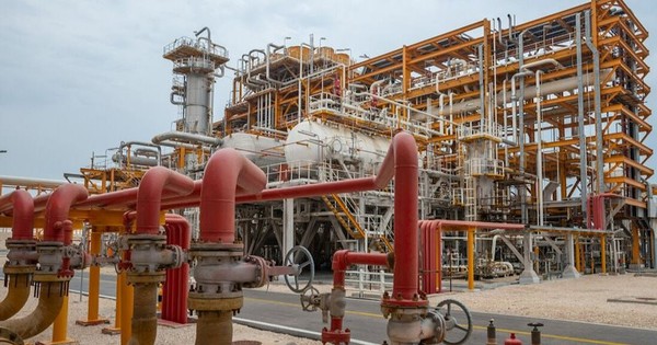 Vừa chốt mua hơn 40 tỷ USD LNG từ Mỹ, một khách 'sộp' lại ngỏ ý mua 50 tỷ m³ khí đốt từ quốc gia BRICS, tuyên bố muốn tiếp tục nhập khẩu trong nhiều năm tới