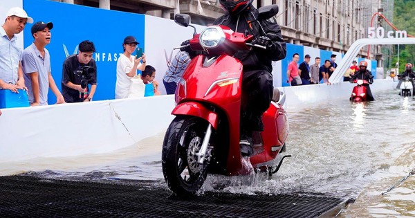 Báo Anh: Tỷ phú Phạm Nhật Vượng góp phần khiến vị thế thống trị thị trường xe máy Việt Nam của Honda lung lay