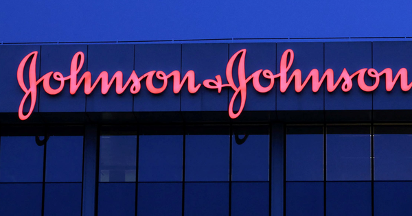 Một sản phẩm bột phấn trẻ em bị cáo buộc khiến người dùng ung thư, Johnson & Johnson phải bồi thường gần 1 tỷ USD