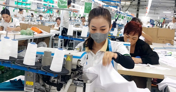 Vùng lương tối thiểu năm 2026 tại TP HCM được đề xuất ra sao?