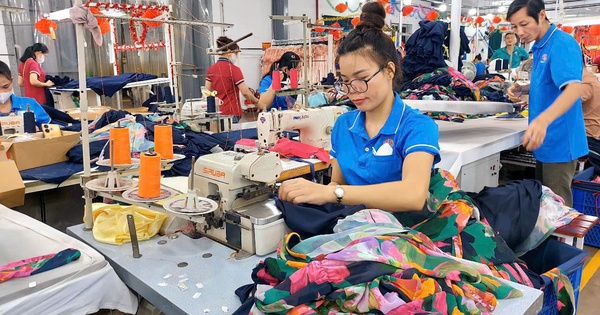 Hài hòa lợi ích khi tăng lương tối thiểu