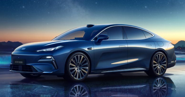 Hãng xe xây nhà máy tại Thái Bình nhá hàng sedan giá rẻ mới: Kích thước ngang cỡ Toyota Camry, hệ thống hybrid NordThor AI 2.0 mới